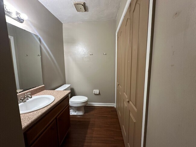 Foto del edificio - 2 story townhome on HILAMAN GOLF COURSE!