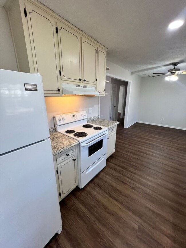 Building Photo - Available now!!! 3 bedroom 2 bath in Lilburn