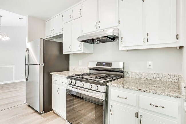 Building Photo - 110 Bradley Pl