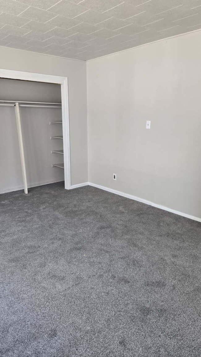 Building Photo - 50% discount on first month's rent with ap...