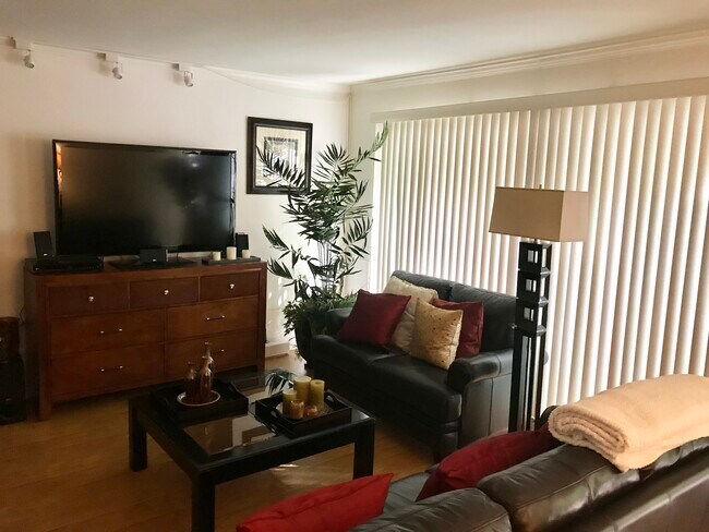 Family Room - 11737 Kiowa Ave