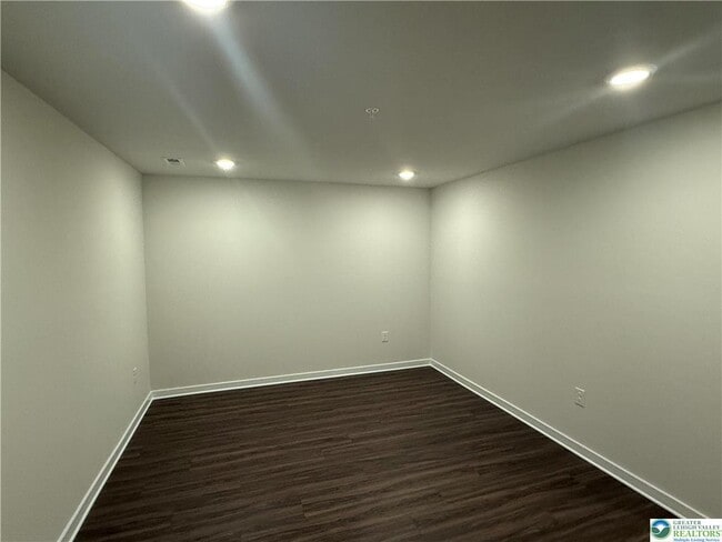 Building Photo - 7676 Clayton Ave