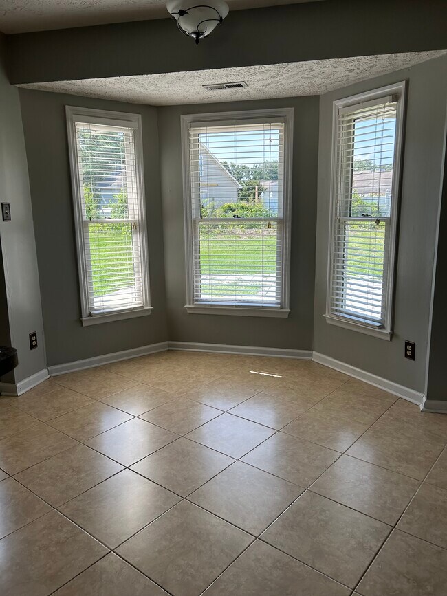 Building Photo - 401 Sparrow Dr