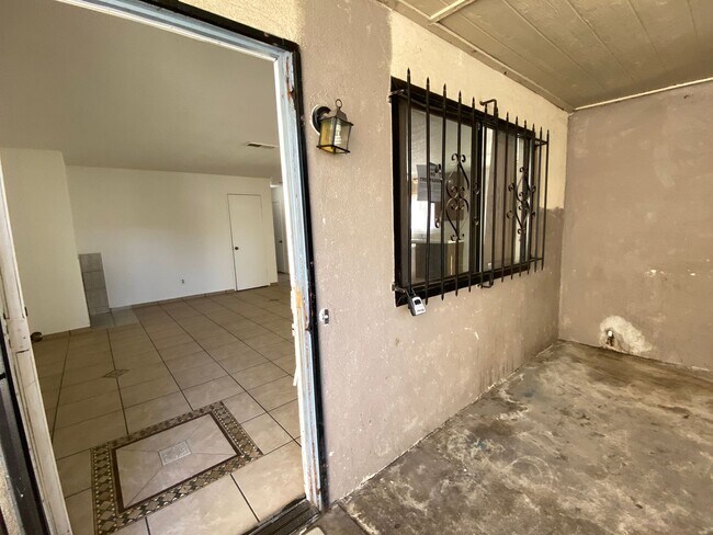 Building Photo - Price Reduced!! Two Bed, One Bath Triplex with a One Car Garage In North Stockton