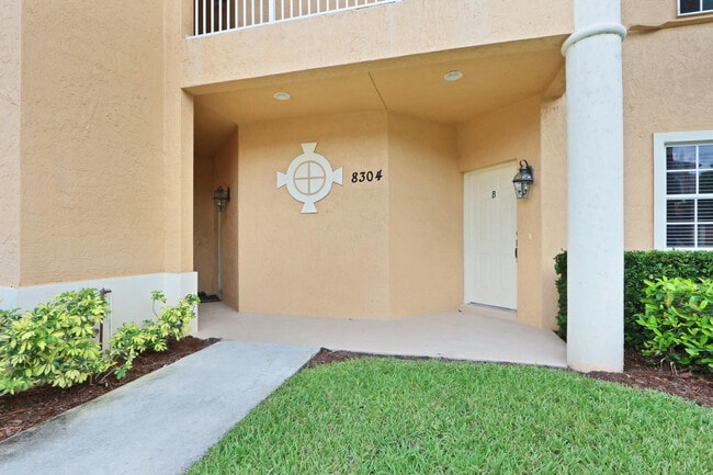 Foto del edificio - 8304 Mulligan Cir