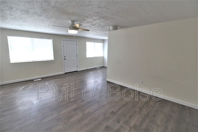 Foto del edificio - 3240 W Malad St