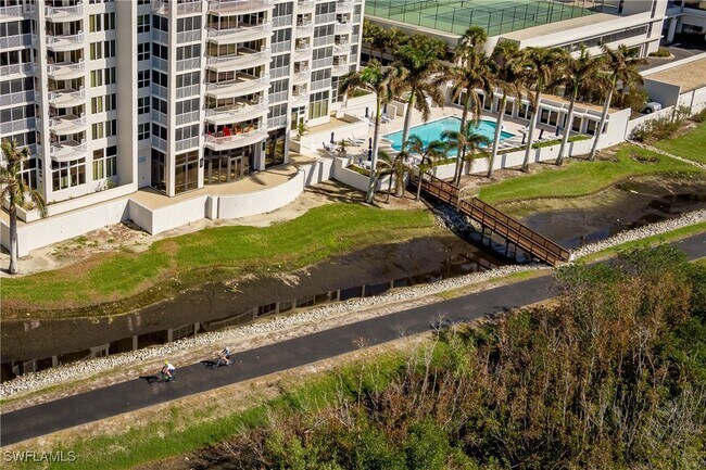 Foto del edificio - 6849 Grenadier Blvd
