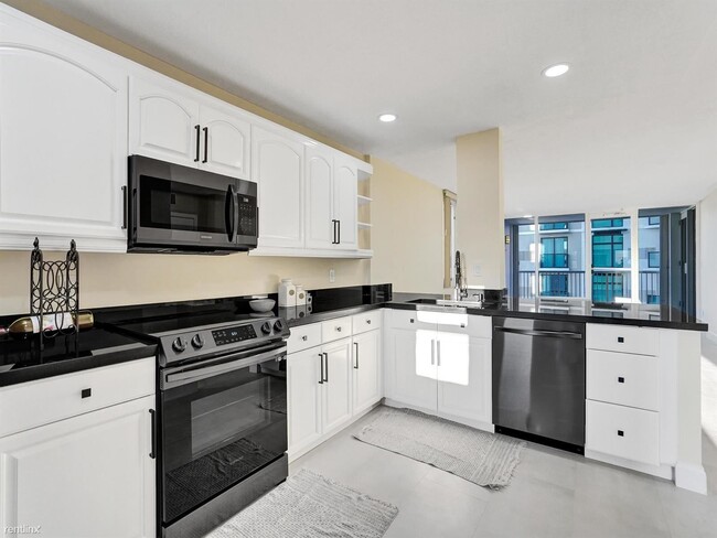 Foto del edificio - 2 br, 2 bath Condo - 2200 NE 33rd Ave Apt 4A