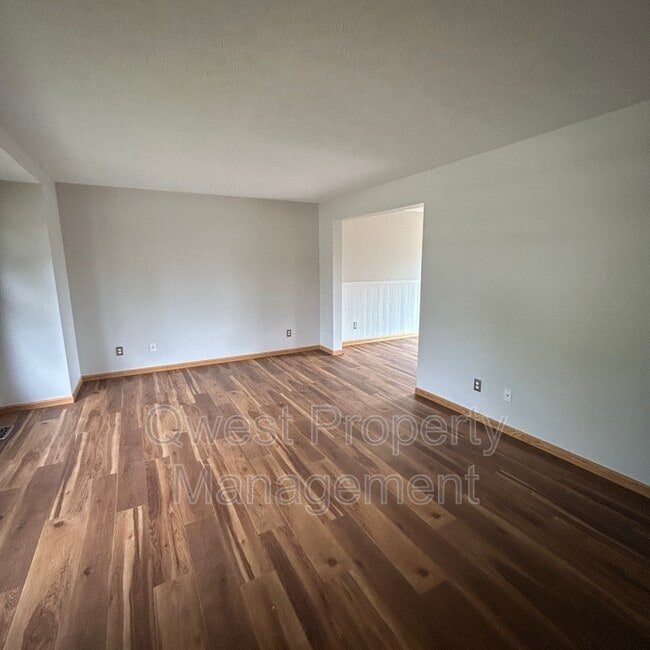 Building Photo - 6722 Avalon Dr SE