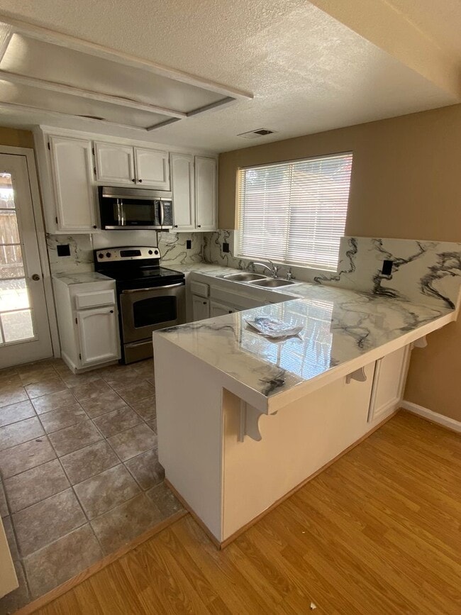 Building Photo - 3051 Ironwood Ct
