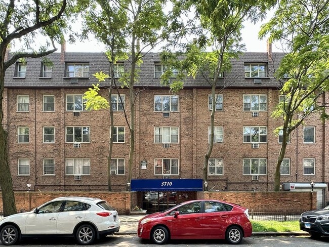 Building Photo - 3710 N Pine Grove Ave