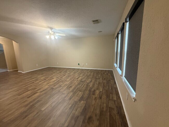 Building Photo - 11215 Overland Trail Dr