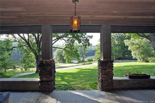 Foto del edificio - 70 Leach Hollow Rd