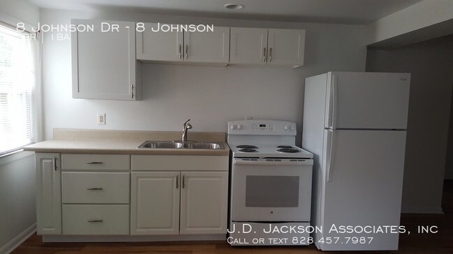 Foto del edificio - 8 Johnson Drive