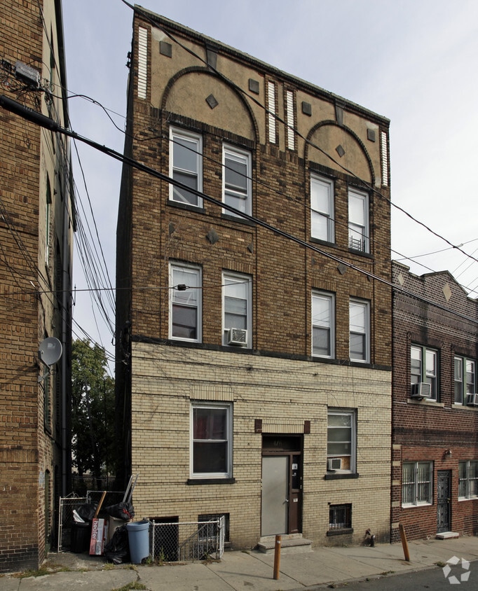 Primary Photo - 4-6 Myrtle Ave