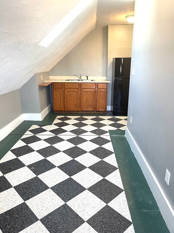 546 N Front St Unit 3, New Bedford, MA 02745 Room for Rent in New Bedford, MA