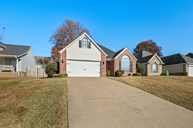 Building Photo - Cozy 3-Bedroom Home with Fireplace, Pergola!