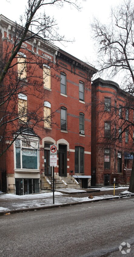 Building Photo - 2208 N Charles St