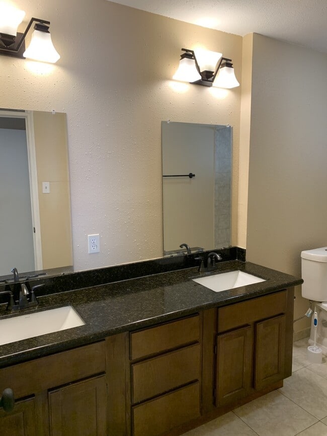 Building Photo - 6923 Fox Knoll Ln