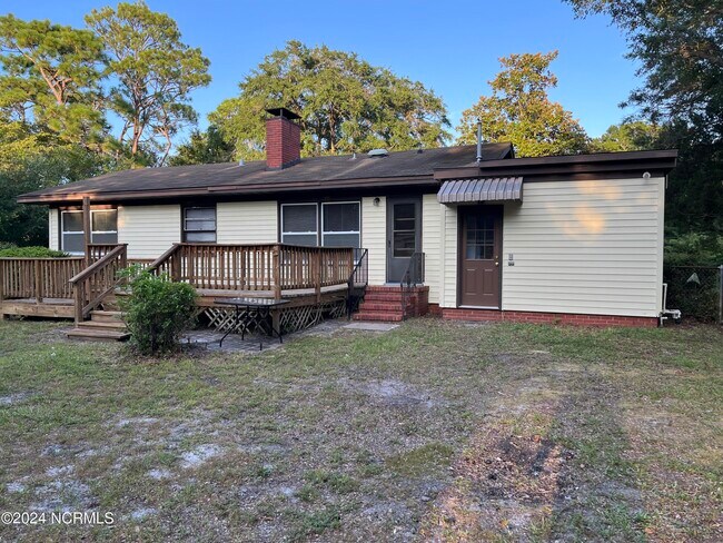 Building Photo - 213 Oak Leaf Dr