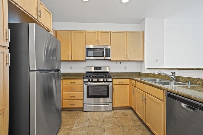 Building Photo - 6400 Crescent Park E