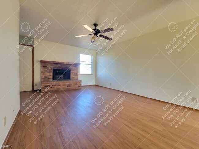 Building Photo - 3 br, 1.5 bath Duplex - 2506 Cypress Ln A A