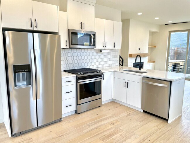 Foto del edificio - Beautiful townhouse with 2 en-suite bedroo...