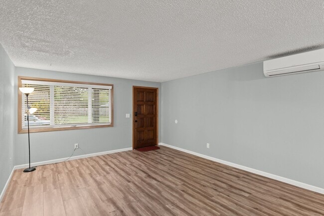 Building Photo - Charming 3 BR/ 1.5 Bath Mt. Pleasant Home.