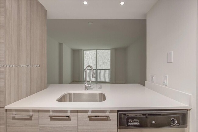Foto del edificio - 1756 N Bayshore Dr