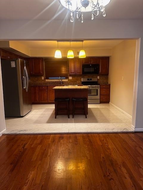 Building Photo - 279 Ave E