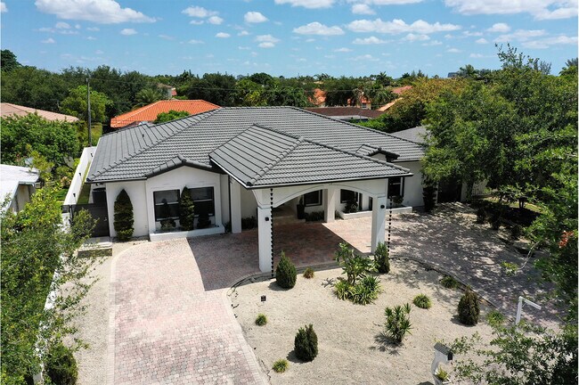 Foto del edificio - 9861 NW 26th St