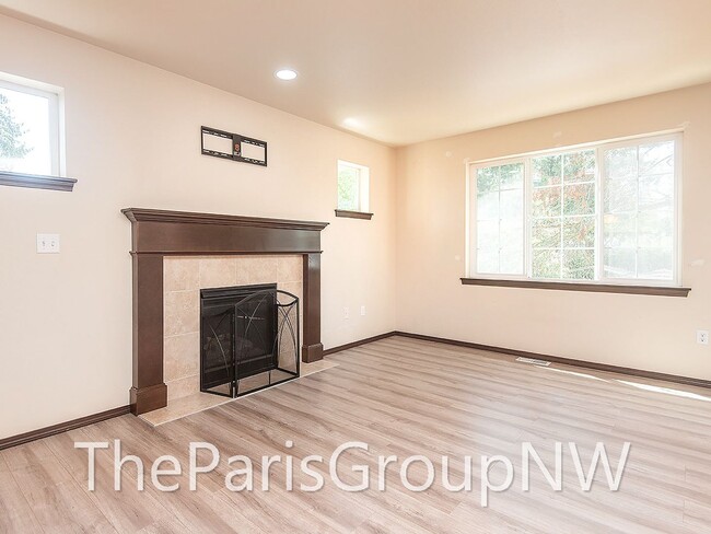 Foto del edificio - Super 2012 Shoreline Home – Upgrades, Wood Flrs, 3car Grg+++