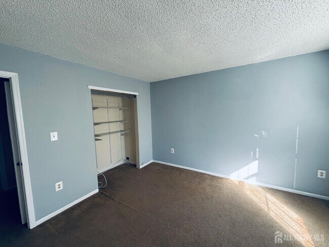 Foto del edificio - 34 Colleen Ct