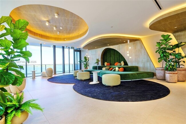 Foto del edificio - 700 NE 24th St