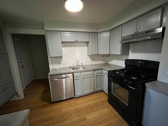 Foto del edificio - 1904 E 10th St