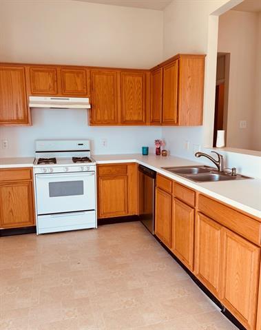 Building Photo - 9100 Warren Dr