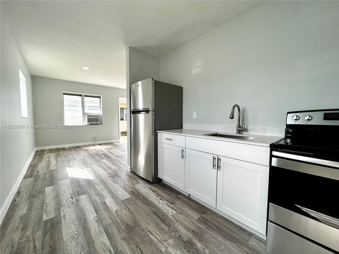 Foto principal - 830 NW 7th St