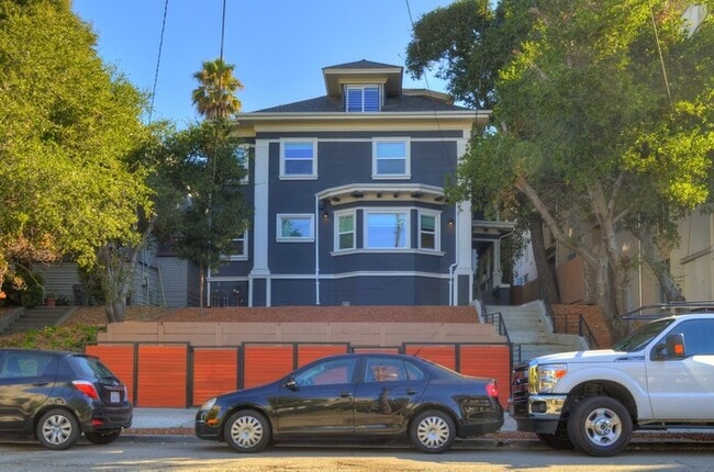 Building Photo - Newly Remodeled 2 Bedroom / 1 Bathroom Apa...