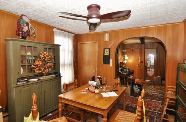 Building Photo - 109 Beethoven St