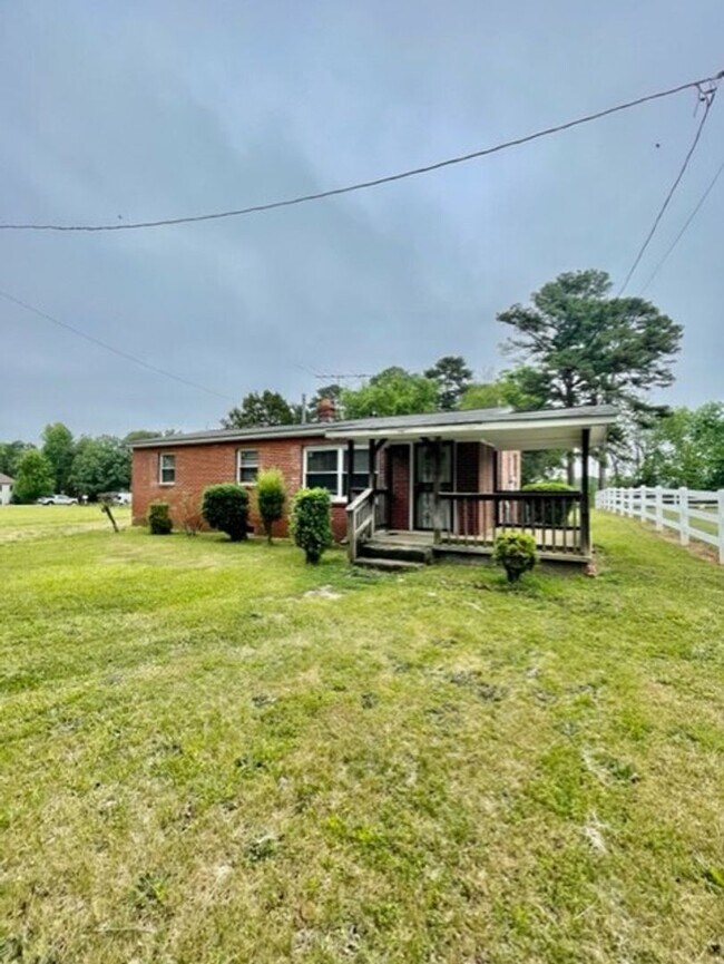 Building Photo - Adorable 2 bedroom 1 bath home . Located i...