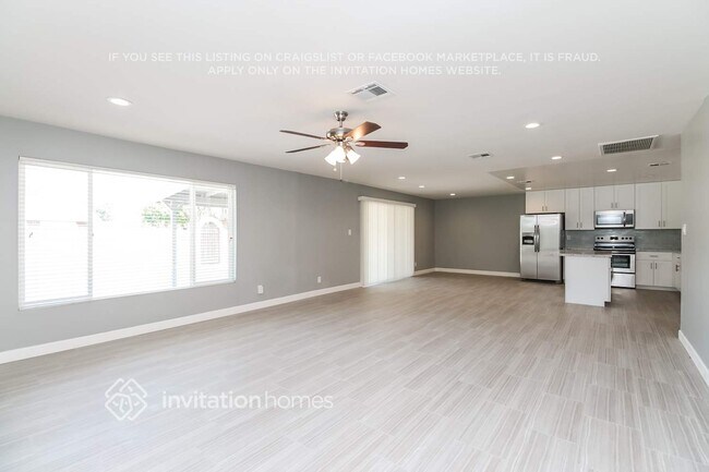 Building Photo - 8444 E Vernon Ave