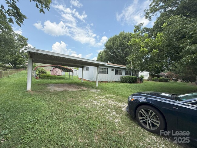 Building Photo - 209 Bryson Rd