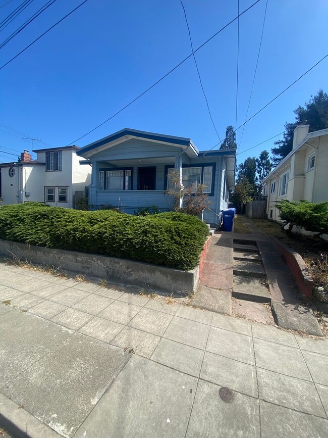 Building Photo - 1142 Brighton Ave