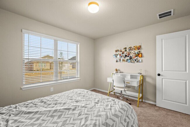 Foto del edificio - 143 Periwinkle Ln
