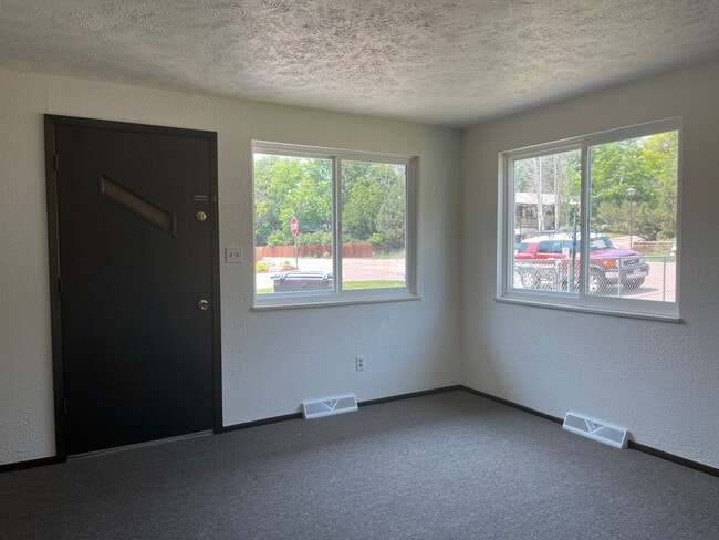 Building Photo - 3 Bedroom Apartment Duplex in Longmont