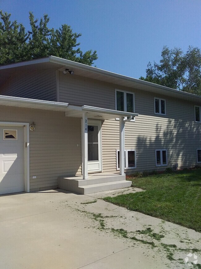 Building Photo - 214 9th Ave N