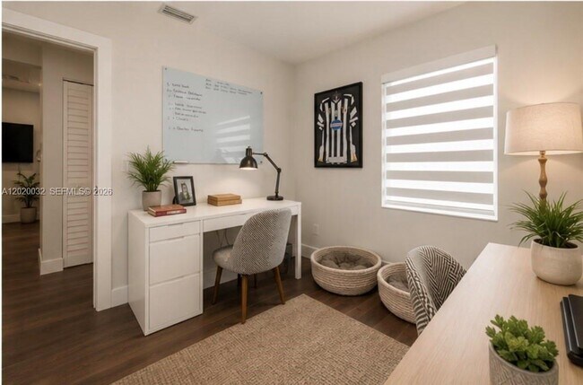 Foto del edificio - 4381 SW 14th St