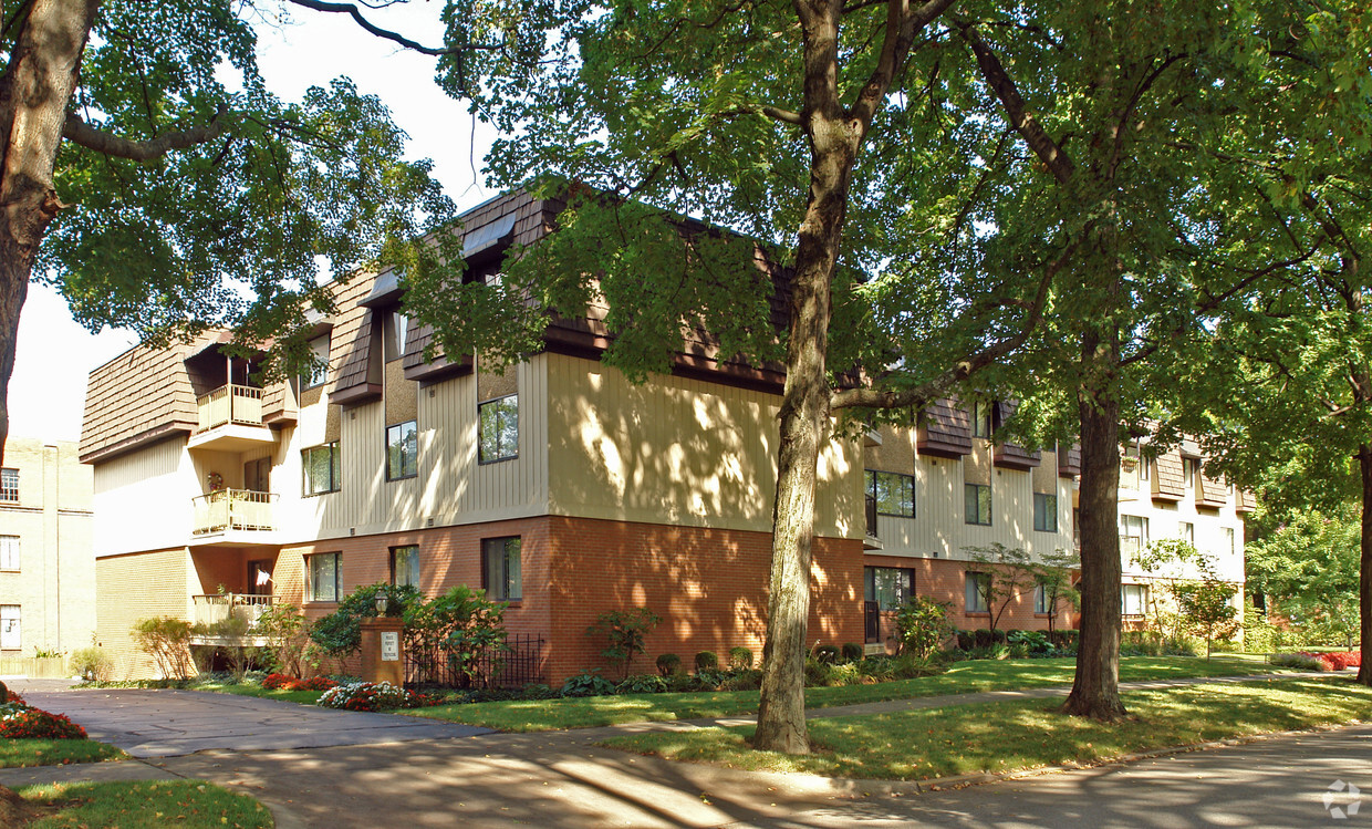 Building Photo - Park Terrace Condominiums