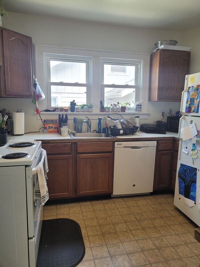 Building Photo - Single Family Home in BG