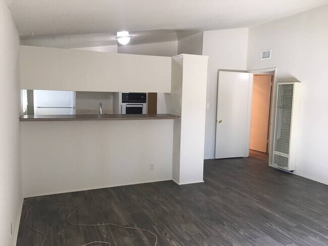 Foto del edificio - 8423 Tuscany Ave